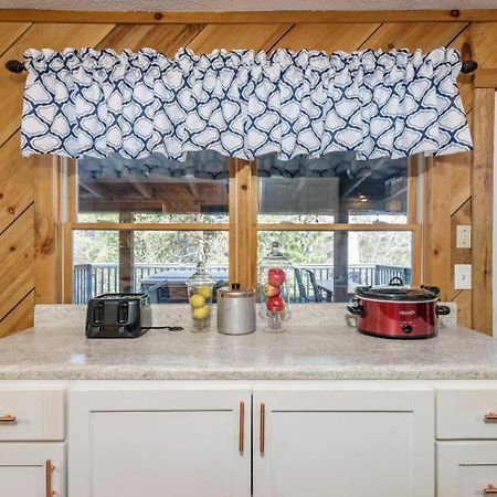 Wooded Bliss Hot Tub Single Level Cabin With No Steps Rocking Chairs And Wooded Views Pigeon Forge Luaran gambar